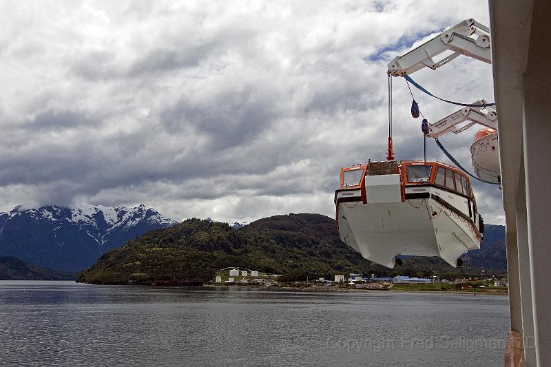 20071218 135128 D2X 4200x2800.jpg - The Silver Wind tender being hoisted